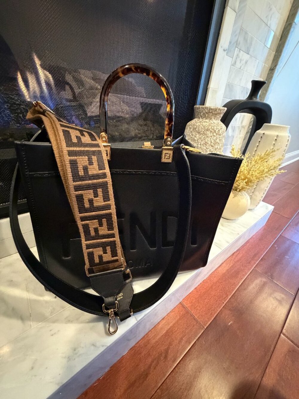 ✨ Fendi Sunshine Medium Tote – Black Leather + Extra Strap Included ✨